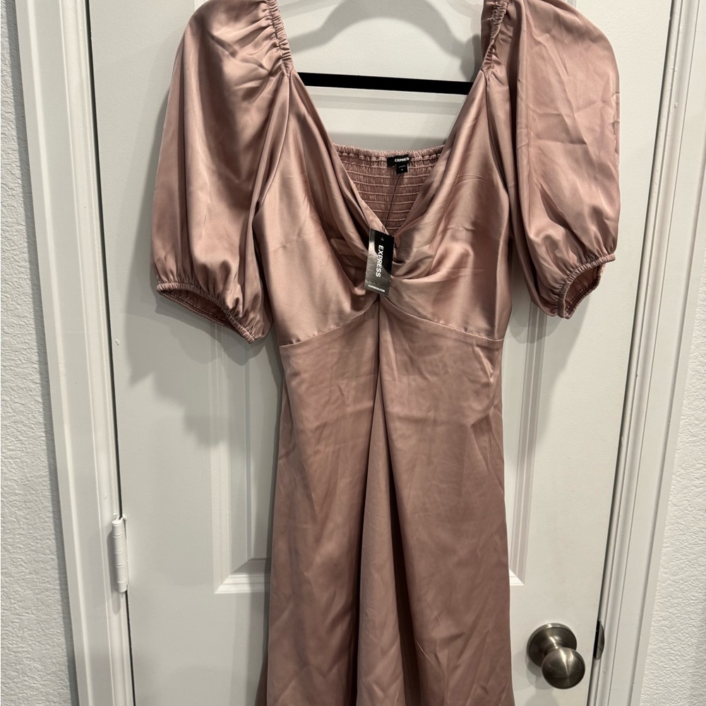 Express Mauve Midi Dress with Puff Sleeves
